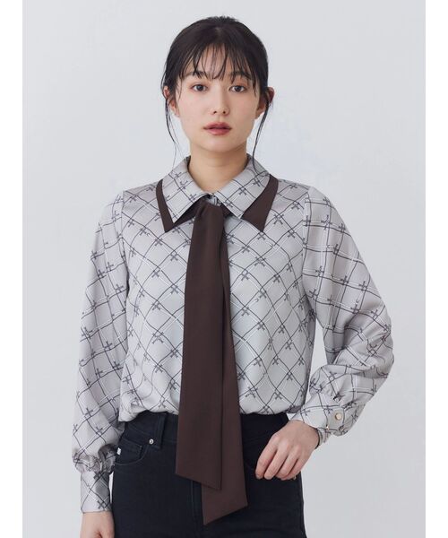 TONAL(トーナル)の「2WAYダブルカラーボウタイブラウス(シャツ/ブラウス・レディース・ベージュ/ネイビー/アイボリー/オフホワイト・MEDIUM)」の3枚目の写真