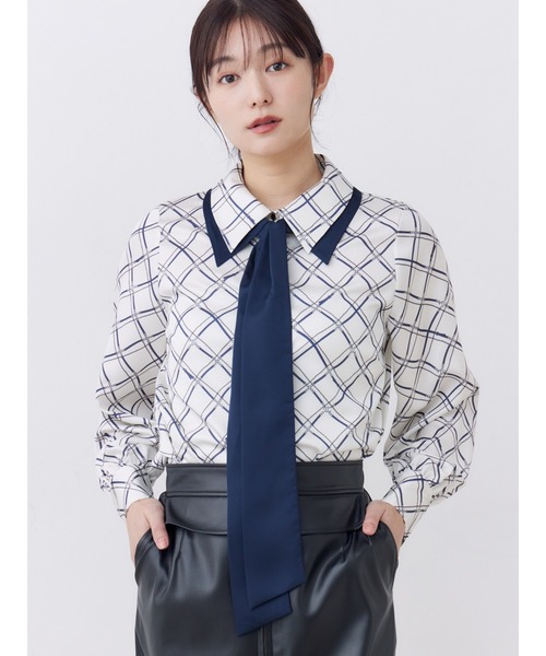 TONAL(トーナル)の「2WAYダブルカラーボウタイブラウス(シャツ/ブラウス・レディース・ベージュ/ネイビー/アイボリー/オフホワイト・MEDIUM)」の1枚目の写真