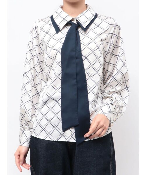 TONAL(トーナル)の「2WAYダブルカラーボウタイブラウス(シャツ/ブラウス・レディース・ベージュ/ネイビー/アイボリー/オフホワイト・MEDIUM)」の15枚目の写真