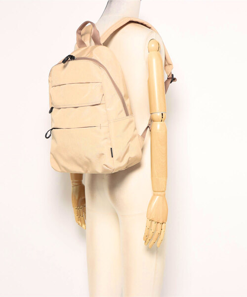 World Traveler(ワールドトラベラー)の「ワールドトラベラー エーヴィ リュックサック 17L 58923(ショルダーバッグ・レディース・ベージュ/ブラック/ネイビー・FREE)」の1枚目の写真