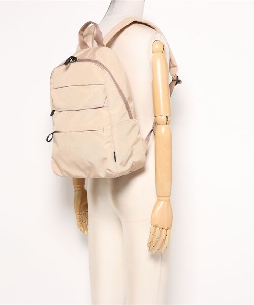 World Traveler(ワールドトラベラー)の「ワールドトラベラー エーヴィ リュックサック 17L 58923(ショルダーバッグ・レディース・ベージュ/ブラック/ネイビー・FREE)」の7枚目の写真