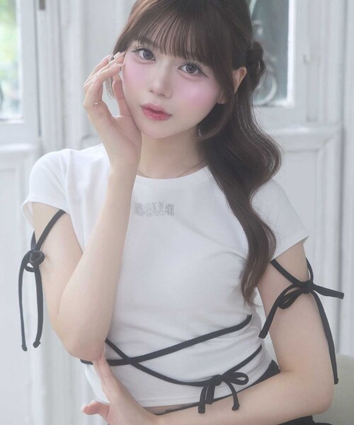 Belle Charme(ベルシャルム)の「【Belle Charme】Ribbon Detail Tee(Tシャツ/カットソー・レディース・オフホワイト/ピンク/ブラック・FREE)」の5枚目の写真