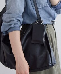本革》ラージレザーボディバッグ【A4対応】（ショルダーバッグ