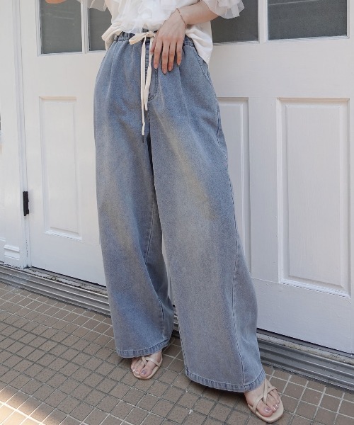 CORNERS（コーナーズ）の「ワイドデニムイージーパンツ（デニムパンツ・レディース・ライトブルー/ブルー・M）」の2枚目の写真