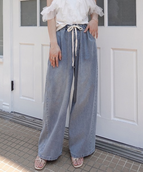 CORNERS（コーナーズ）の「ワイドデニムイージーパンツ（デニムパンツ・レディース・ライトブルー/ブルー・M）」の3枚目の写真