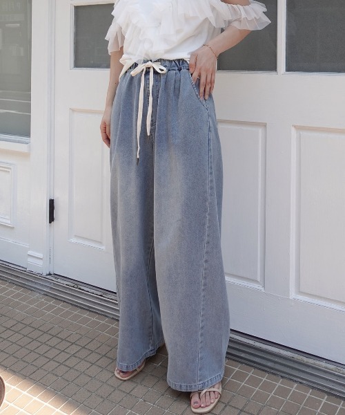 CORNERS（コーナーズ）の「ワイドデニムイージーパンツ（デニムパンツ・レディース・ライトブルー/ブルー・M）」の4枚目の写真