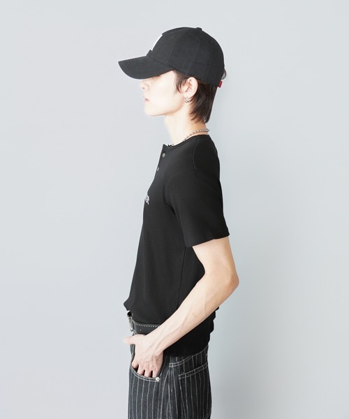 SPINNS(スピンズ)の「短丈ヘンリーネックTシャツ/ラインストーンワンポイントロゴ/テレコリブ素材(Tシャツ/カットソー・メンズ・ホワイト/ブラック/ピンク・ONESIZE)」の22枚目の写真