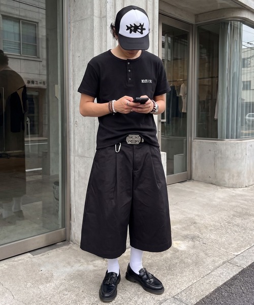 SPINNS(スピンズ)の「短丈ヘンリーネックTシャツ/ラインストーンワンポイントロゴ/テレコリブ素材(Tシャツ/カットソー・メンズ・ホワイト/ブラック/ピンク・ONESIZE)」の6枚目の写真