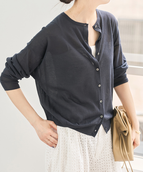 Spick & Span(スピックアンドスパン)の「《追加》ウォッシャブルシアークルーカーディガン(カーディガン/ボレロ・レディース・チャコールグレー/サックスブルー/ベージュ・FREE)」の15枚目の写真
