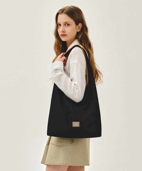 MARITHE + FRANCOIS GIRBAUD(マリテフランソワジルボー)の「CLASSIC LOGO ONE SHOULDER BUCKET BAG(ショルダーバッグ・レディース・ナチュラル/ダークブルー・フリー)」の2枚目の写真