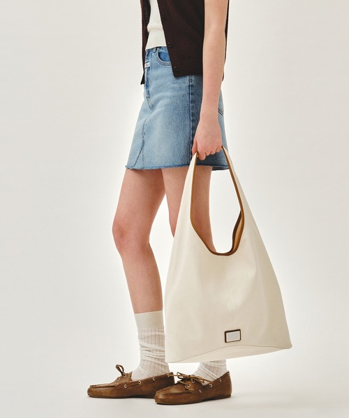 MARITHE + FRANCOIS GIRBAUD(マリテフランソワジルボー)の「CLASSIC LOGO ONE SHOULDER BUCKET BAG(ショルダーバッグ・レディース・ナチュラル/ダークブルー・フリー)」の3枚目の写真