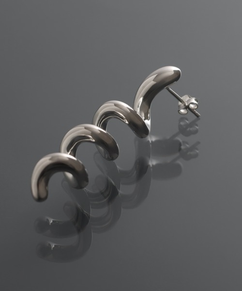 YArKA（ヤーカ）の「【YArKA/ヤーカ】 twist hollow earring(pierce) [RSTS2] / 中空ツイストピアス（ピアス（片耳用）・レディース・シルバー・FREE）」の3枚目の写真