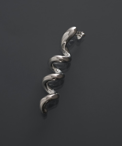 YArKA（ヤーカ）の「【YArKA/ヤーカ】 twist hollow earring(pierce) [RSTS2] / 中空ツイストピアス（ピアス（片耳用）・レディース・シルバー・FREE）」の6枚目の写真