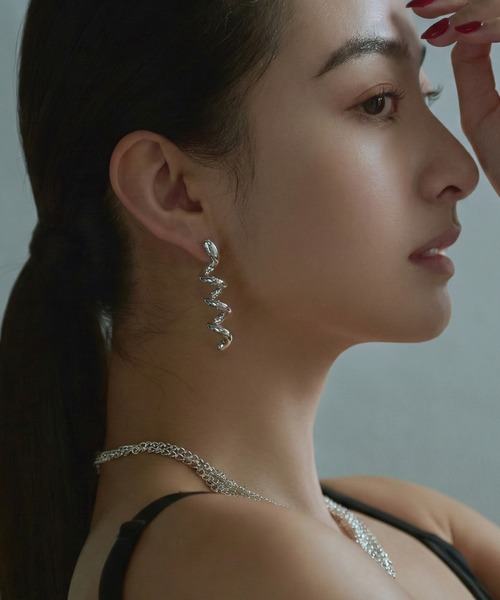 YArKA（ヤーカ）の「【YArKA/ヤーカ】 twist hollow earring(pierce) [RSTS2] / 中空ツイストピアス（ピアス（片耳用）・レディース・シルバー・FREE）」の12枚目の写真