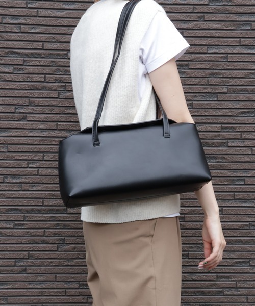 Alum'(アルム)の「ロングハンドルフラップバッグ(ショルダーバッグ・レディース・ダークブラウン/ブラック/キャメル・FREE)」の16枚目の写真