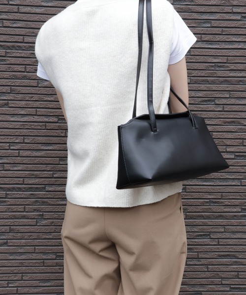 Alum'(アルム)の「ロングハンドルフラップバッグ(ショルダーバッグ・レディース・ダークブラウン/ブラック/キャメル・FREE)」の17枚目の写真