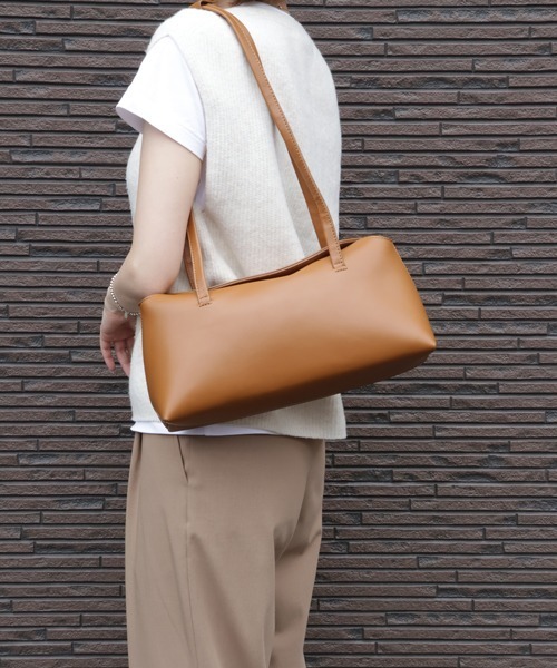 Alum'(アルム)の「ロングハンドルフラップバッグ(ショルダーバッグ・レディース・ダークブラウン/ブラック/キャメル・FREE)」の18枚目の写真