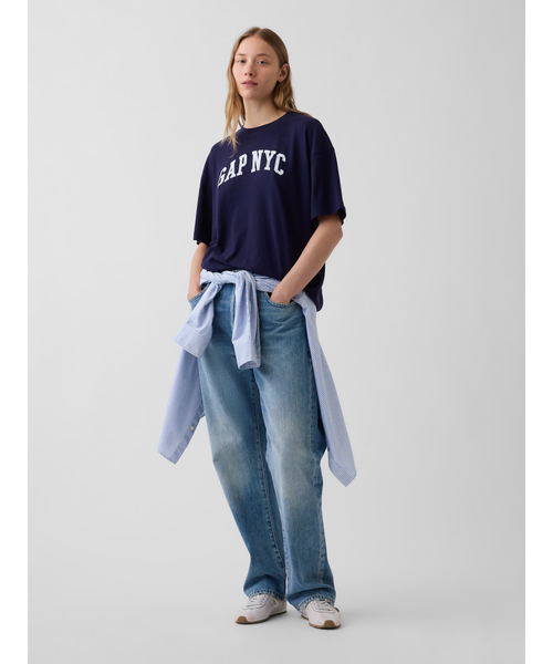 GAP(ギャップ)の「GAP NYCロゴ オーバーサイズTシャツ(Tシャツ/カットソー・レディース・ホワイト/ネイビー・S/M/L/XL/XS/XXS)」の3枚目の写真