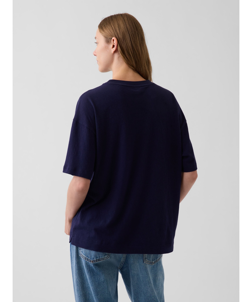 GAP(ギャップ)の「GAP NYCロゴ オーバーサイズTシャツ(Tシャツ/カットソー・レディース・ホワイト/ネイビー・S/M/L/XL/XS/XXS)」の5枚目の写真