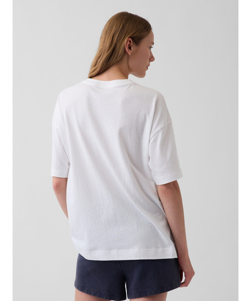 GAP(ギャップ)の「GAP NYCロゴ オーバーサイズTシャツ(Tシャツ/カットソー・レディース・ホワイト/ネイビー・S/M/L/XL/XS/XXS)」の6枚目の写真