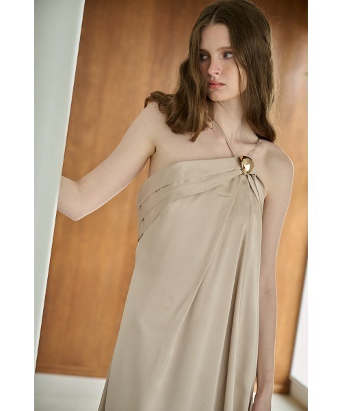 Estella.K(エステラケー)の「Isora Long Dress アシメトリータックドレープドレス(ドレス・レディース・ブルーグレー/ブラック/ベージュ・FREE)」の14枚目の写真