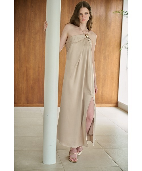 Estella.K(エステラケー)の「Isora Long Dress アシメトリータックドレープドレス(ドレス・レディース・ブルーグレー/ブラック/ベージュ・FREE)」の6枚目の写真