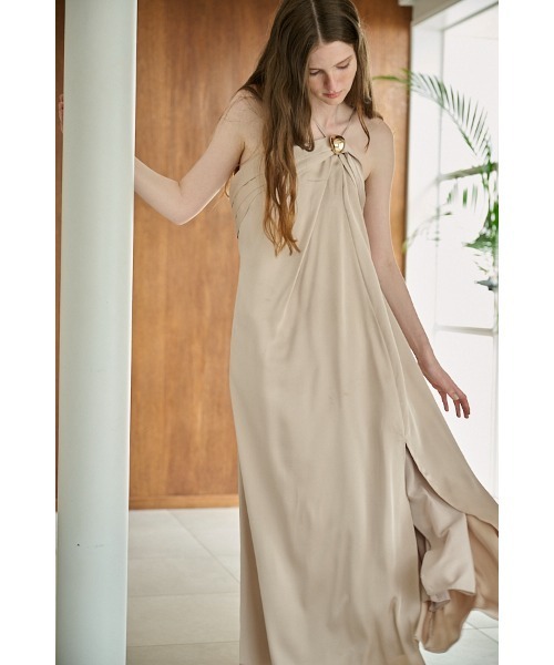 Estella.K(エステラケー)の「Isora Long Dress アシメトリータックドレープドレス(ドレス・レディース・ブルーグレー/ブラック/ベージュ・FREE)」の11枚目の写真