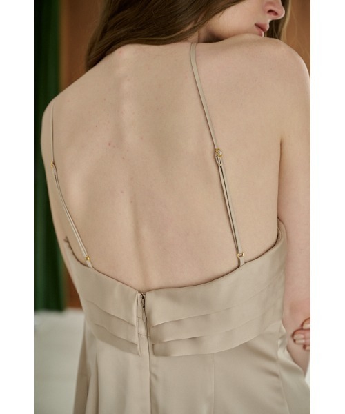 Estella.K(エステラケー)の「Isora Long Dress アシメトリータックドレープドレス(ドレス・レディース・ブルーグレー/ブラック/ベージュ・FREE)」の4枚目の写真