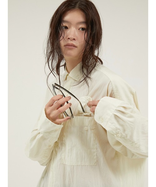 LA PEAU DE GEM(ラポドゥジェム)の「【LA PEAU DE GEM】micro collar shirt/マイクロカラーシャツ(シャツ/ブラウス・レディース・ブラック/アイボリー・FREE)」の4枚目の写真
