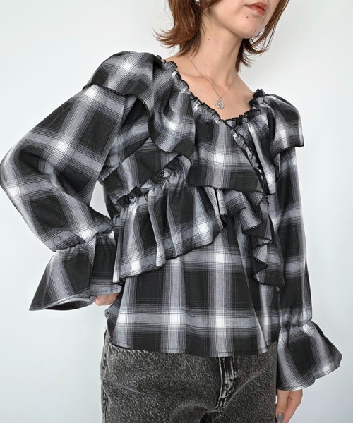 styiro(スタイロ)の「チェック柄ラッフルフリルボリュームスリーブブラウス 26AW新作 秋服 冬服 紅葉 デート(シャツ/ブラウス・レディース・ブルー/ブラック・FREE)」の17枚目の写真