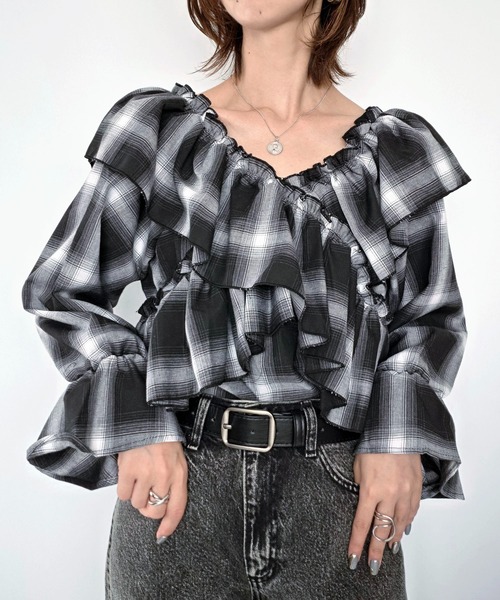 styiro(スタイロ)の「チェック柄ラッフルフリルボリュームスリーブブラウス 26AW新作 秋服 冬服 紅葉 デート(シャツ/ブラウス・レディース・ブルー/ブラック・FREE)」の5枚目の写真