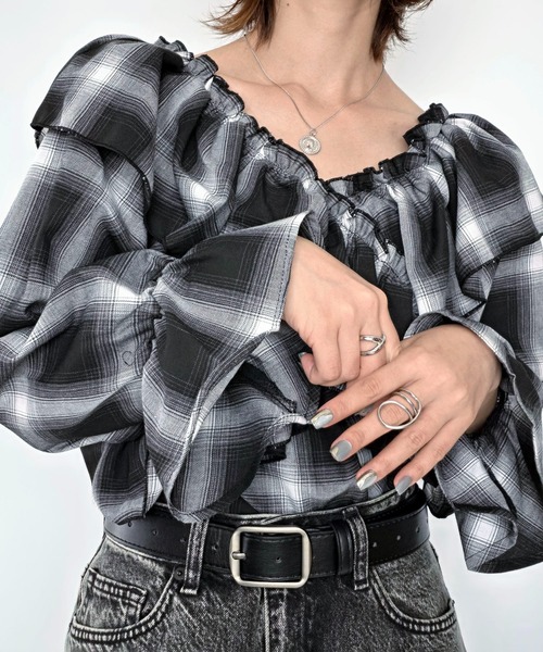 styiro(スタイロ)の「チェック柄ラッフルフリルボリュームスリーブブラウス 26AW新作 秋服 冬服 紅葉 デート(シャツ/ブラウス・レディース・ブルー/ブラック・FREE)」の7枚目の写真