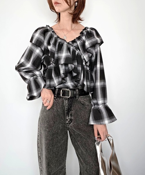styiro(スタイロ)の「チェック柄ラッフルフリルボリュームスリーブブラウス 26AW新作 秋服 冬服 紅葉 デート(シャツ/ブラウス・レディース・ブルー/ブラック・FREE)」の12枚目の写真