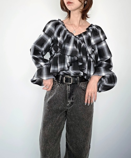 styiro(スタイロ)の「チェック柄ラッフルフリルボリュームスリーブブラウス 26AW新作 秋服 冬服 紅葉 デート(シャツ/ブラウス・レディース・ブルー/ブラック・FREE)」の8枚目の写真