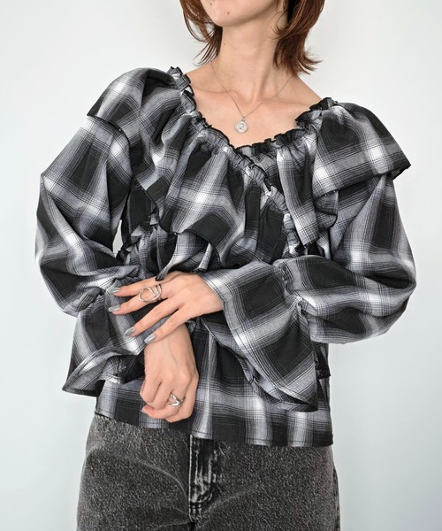 styiro(スタイロ)の「チェック柄ラッフルフリルボリュームスリーブブラウス 26AW新作 秋服 冬服 紅葉 デート(シャツ/ブラウス・レディース・ブルー/ブラック・FREE)」の4枚目の写真