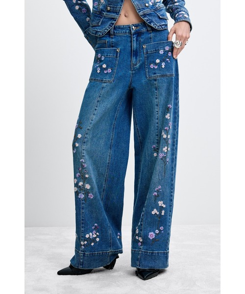 Desigual(デシグアル)の「Floral embroidery straight denim pants / フローラル刺繍ストレートデニムパンツ(デニムパンツ・レディース・ブルー・34/36/40/38)」の2枚目の写真