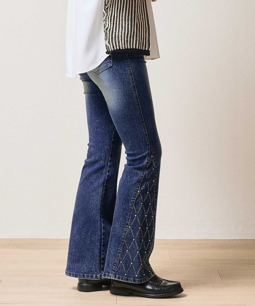 .WORKS（ドットワークス）の「ストレッチデニム シルバーストーン 裾切替フレアーパンツ（デニムパンツ・レディース・ネイビー/ダークグレー・64/61）」の19枚目の写真