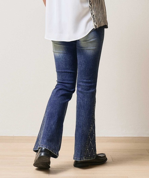 .WORKS（ドットワークス）の「ストレッチデニム シルバーストーン 裾切替フレアーパンツ（デニムパンツ・レディース・ネイビー/ダークグレー・64/61）」の20枚目の写真