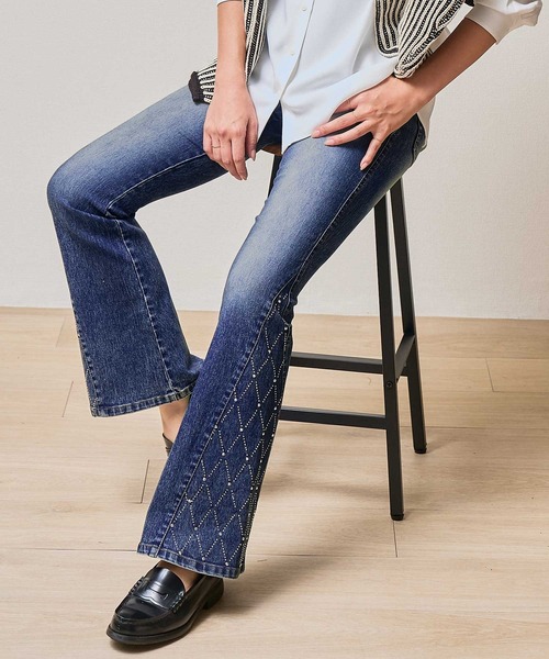 .WORKS（ドットワークス）の「ストレッチデニム シルバーストーン 裾切替フレアーパンツ（デニムパンツ・レディース・ネイビー/ダークグレー・64/61）」の21枚目の写真