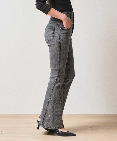 .WORKS（ドットワークス）の「ストレッチデニム シルバーストーン 裾切替フレアーパンツ（デニムパンツ・レディース・ネイビー/ダークグレー・64/61）」の4枚目の写真