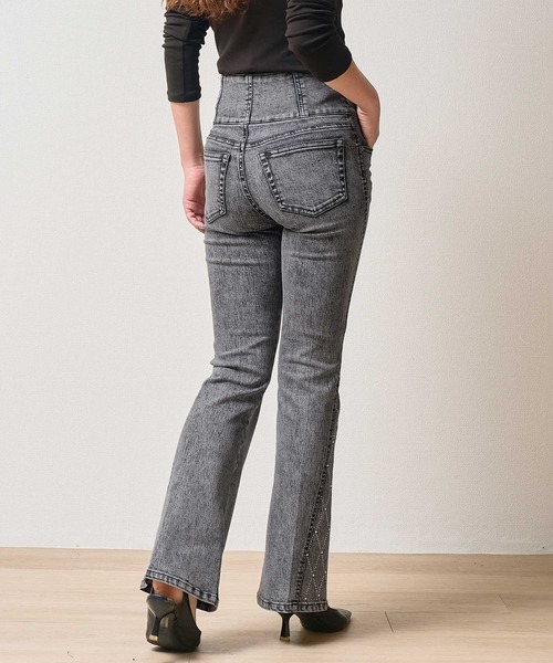 .WORKS（ドットワークス）の「ストレッチデニム シルバーストーン 裾切替フレアーパンツ（デニムパンツ・レディース・ネイビー/ダークグレー・64/61）」の5枚目の写真