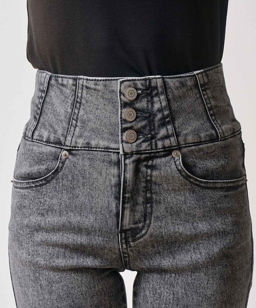 .WORKS（ドットワークス）の「ストレッチデニム シルバーストーン 裾切替フレアーパンツ（デニムパンツ・レディース・ネイビー/ダークグレー・64/61）」の9枚目の写真