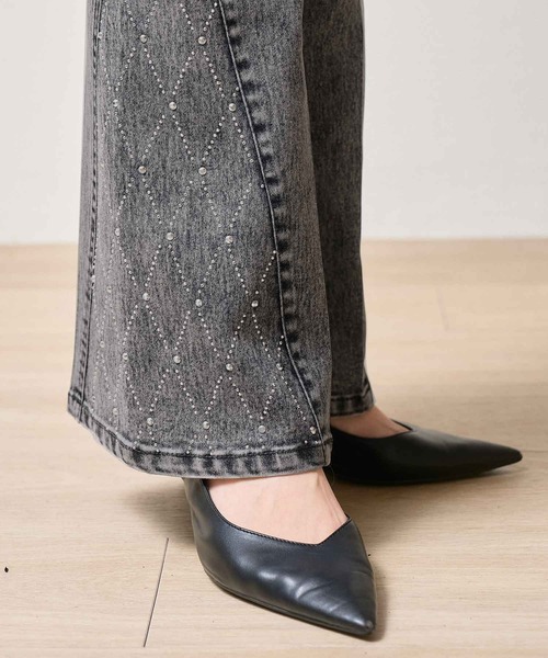 .WORKS（ドットワークス）の「ストレッチデニム シルバーストーン 裾切替フレアーパンツ（デニムパンツ・レディース・ネイビー/ダークグレー・64/61）」の12枚目の写真