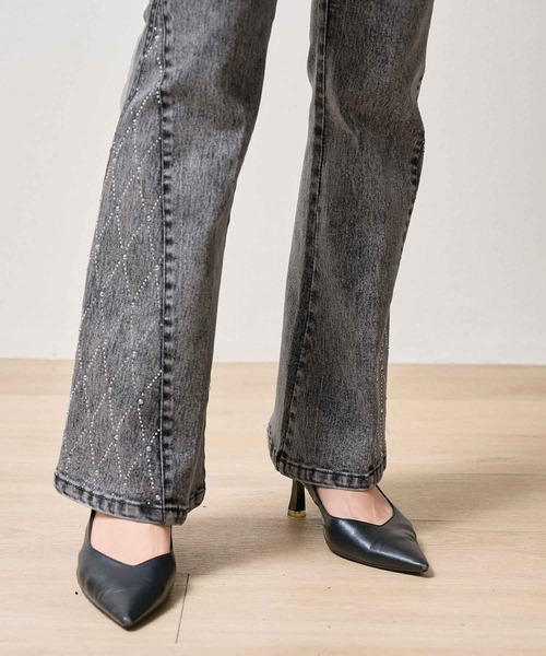 .WORKS（ドットワークス）の「ストレッチデニム シルバーストーン 裾切替フレアーパンツ（デニムパンツ・レディース・ネイビー/ダークグレー・64/61）」の13枚目の写真