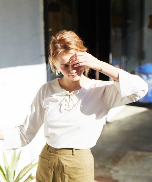 Chico（チコ）の「レースアップロングTシャツ（Tシャツ/カットソー・レディース・アイボリー/ライトグレー/モスグリーン/ピンクベージュ・FREE）」の2枚目の写真