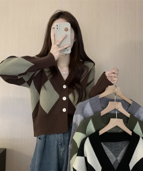 LUCPY(ラクピー)の「アーガイル柄Vネックニットカーディガン(カーディガン/ボレロ・レディース・グレー/ブラウン/グリーン/ブラック・FREE)」の5枚目の写真