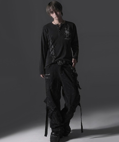 SILVER BULLET(シルバーバレット)の「『RUDOL/ルドル』ヴィンテージ加工グラフィックプリントワッフルヘンリーネックロンT(Tシャツ/カットソー・メンズ・レッド/チャコールグレー/アイボリー・L/M)」の11枚目の写真