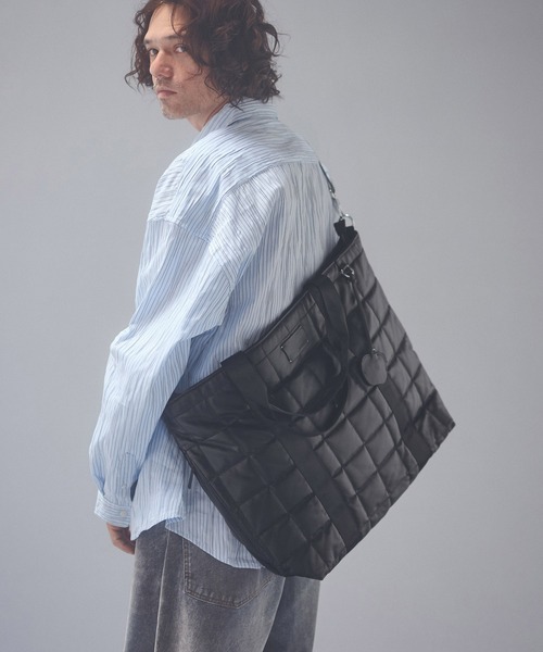 ADAM PATEK(アダムパテック)の「mko13955-w-r leather quilting BIG tote キルティングトートバッグ(AP2629017)(トートバッグ・メンズ・ブラック・FREE)」の5枚目の写真