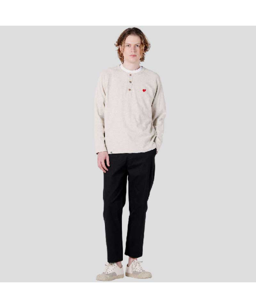 CUSTOMUS(カスタムアース)の「男性ニューハート刺繍ヘンリーネックラグラン長袖TシャツCXS25FKRT921 BEI(Tシャツ/カットソー・メンズ・ベージュ・MEDIUM/LARGE/X-LARGE)」の2枚目の写真