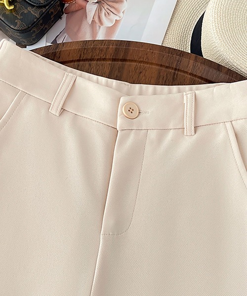 Doux Belle(ドゥーベル)の「センタープレスストレートパンツ(スラックス・レディース・ベージュ/ブラック・MEDIUM/X-LARGE/LARGE)」の15枚目の写真